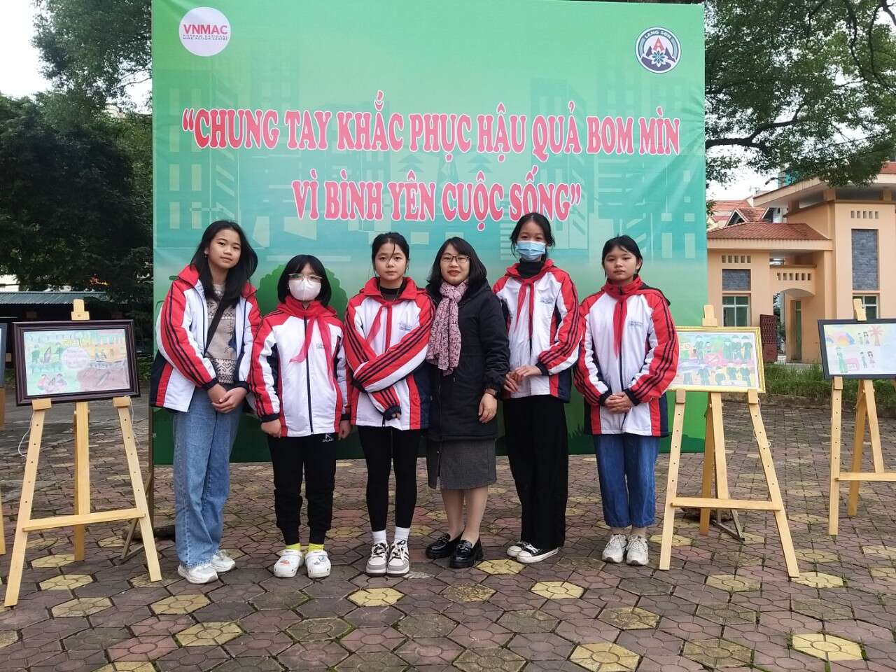 05_hs_nhan_giai_e8e8e